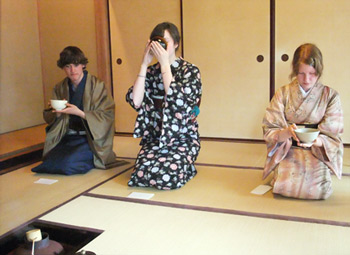 kimono kuroudo miyamoto's speciality tea ceremony
